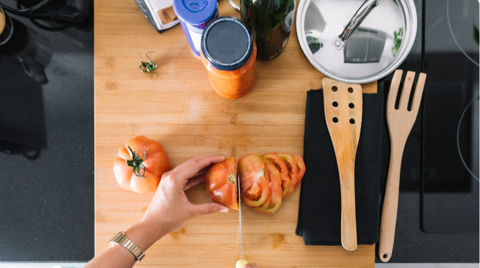 Kitchen Hacks That Save Time, Reduce Waste, and Improve Efficiency